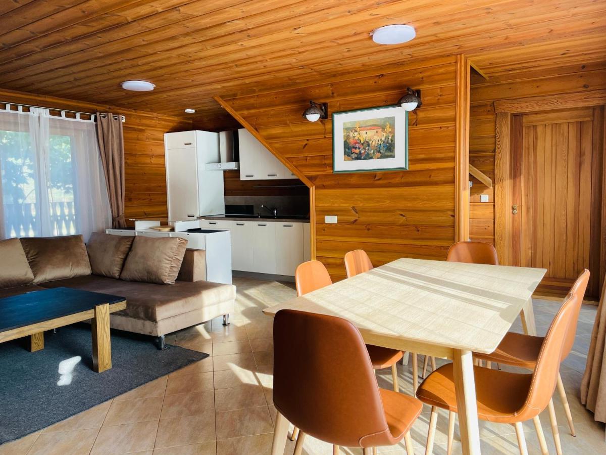 Salkoni Lägenhet Pape Exteriör bild